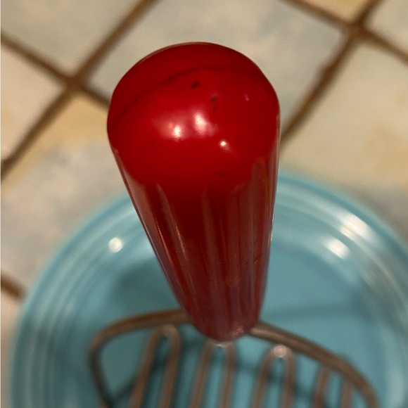 Vintage potato masher with red handle - Picture 5 of 7
